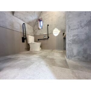 tim  hair は、トイレも広々